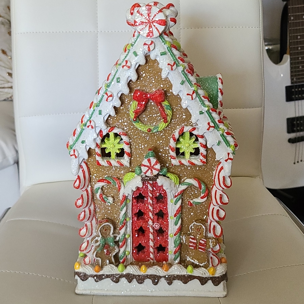 Holiday Gingerbread house